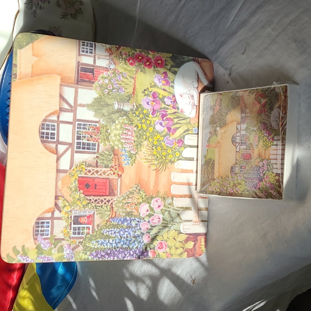 Wilscombe Trivet & Coasters. Cottage Scene